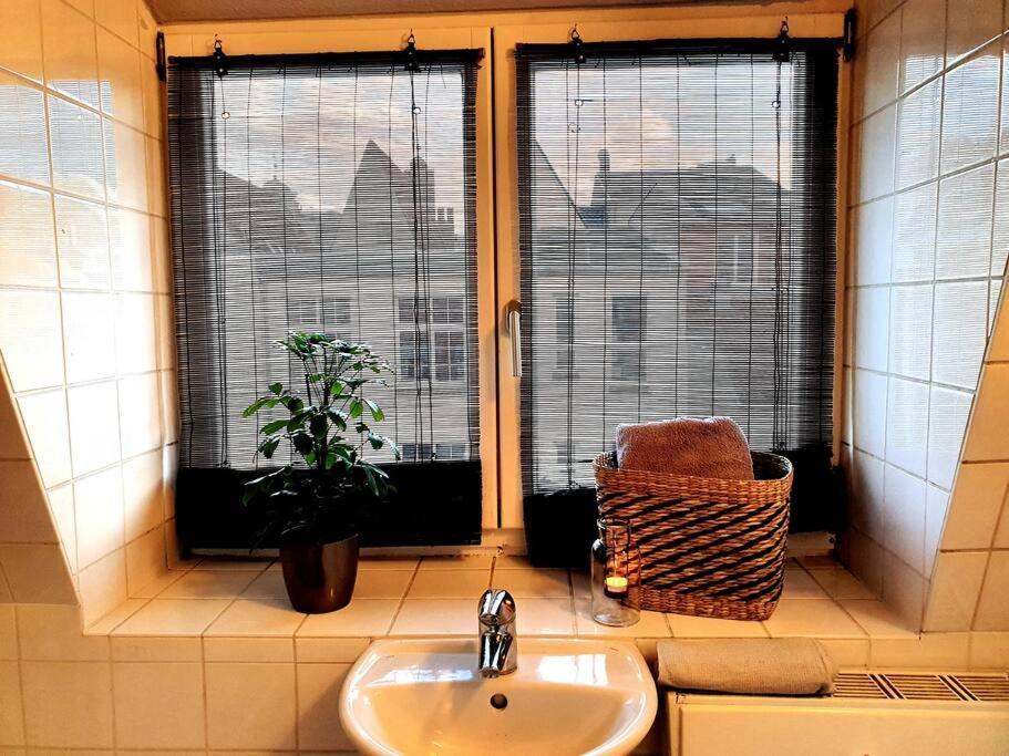 Rostock Hautnah Erleben - Schoene Maisonette 2Og Bagian luar foto